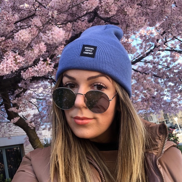 Meet your Posher, Taylor - Picture 1 of 1